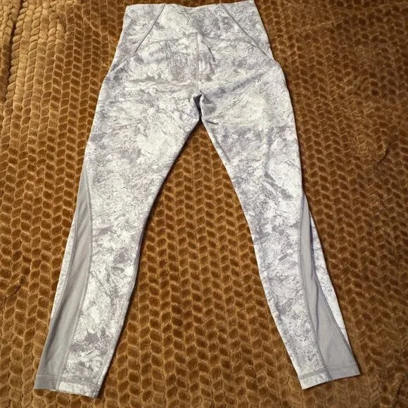 Like New Lululemon Train Times 7/8 Pant 25" Leggings White Cast Luxe Size 8 - Picture 8 of 10
